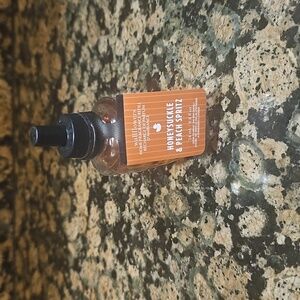 White Barn Honeysuckle & Peach Spritz  Wallflower refill